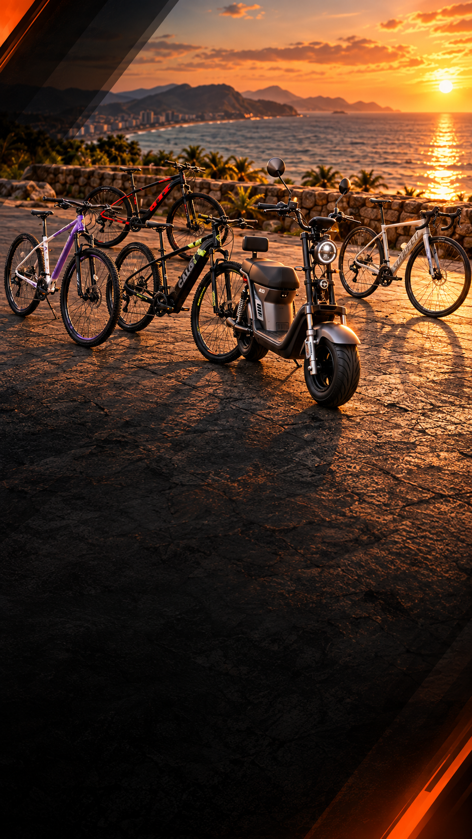 Bicicletas e scooter elétrica à beira-mar ao pôr do sol